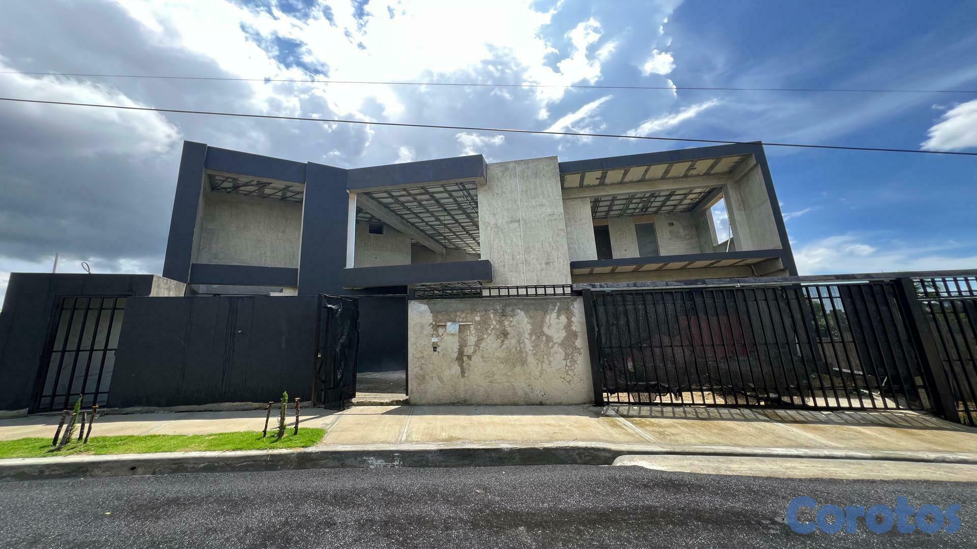 casas - Casa moderna con ascensor en Altos de Arroyo Hondo III 1