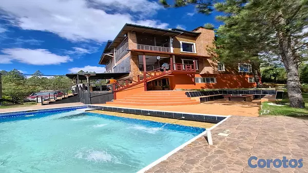 casas vacacionales y villas - Villa en venta amueblada con terreno de 15 tareas en Tireo - Constanza, Rep.Dom 2