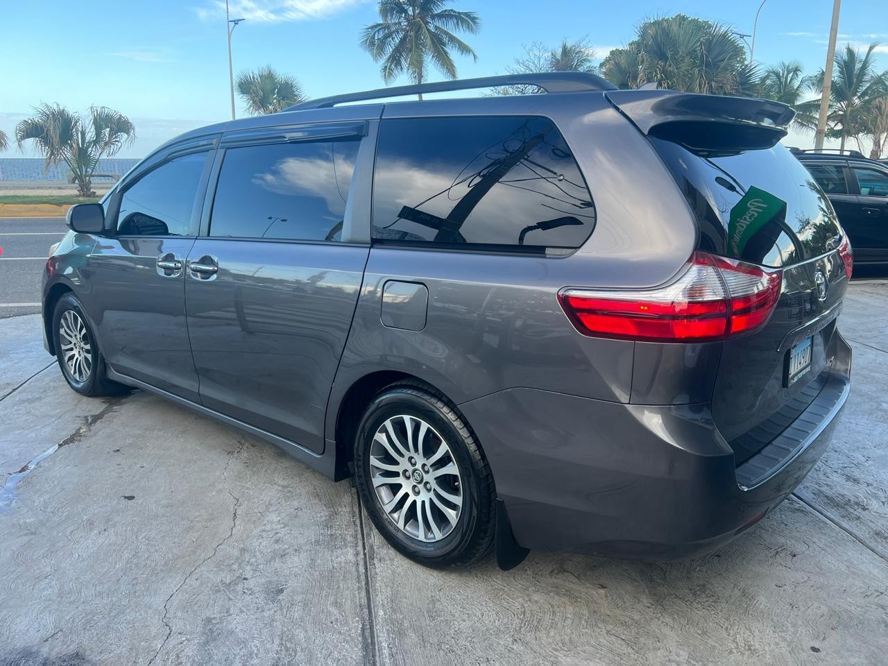 jeepetas y camionetas - Toyota Sienna XLE 2018 6