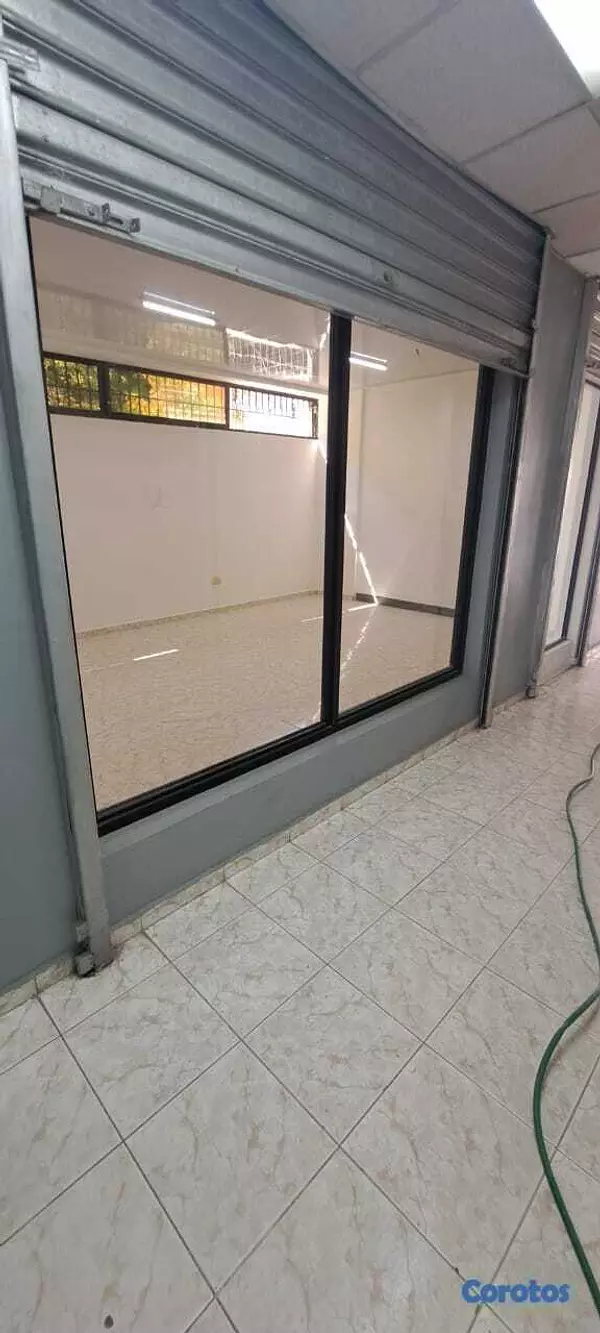 oficinas y locales comerciales - ¡RENTA LOCALES COMERCIALES CENTRO DE SANTIAGO! 1