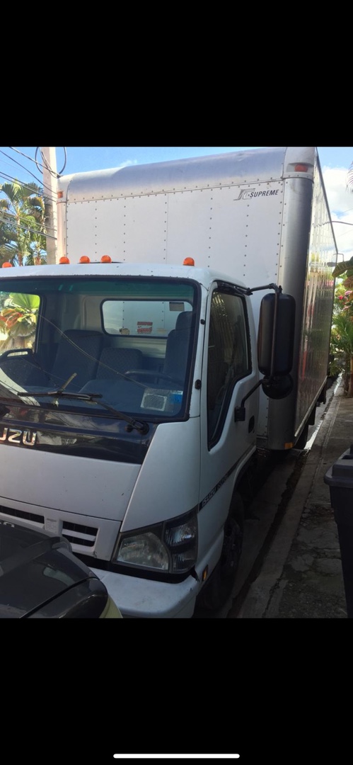 camiones y vehiculos pesados - Camión marca isuzu año 2006 , caja fuerte incluida 