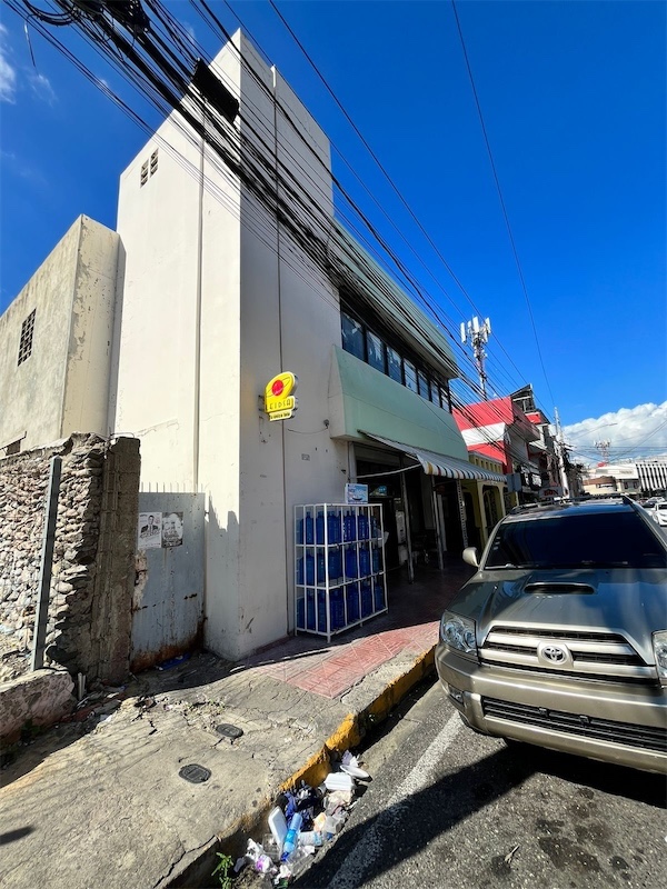 oficinas y locales comerciales - Alquilo edificio comercial en la Juan Pablo Duarte, Santiago  4