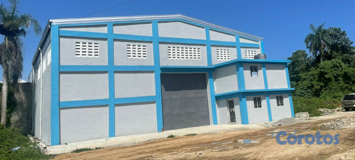 oficinas y locales comerciales - Amplia nave comercial av 6 de noviembre,oficinas  1