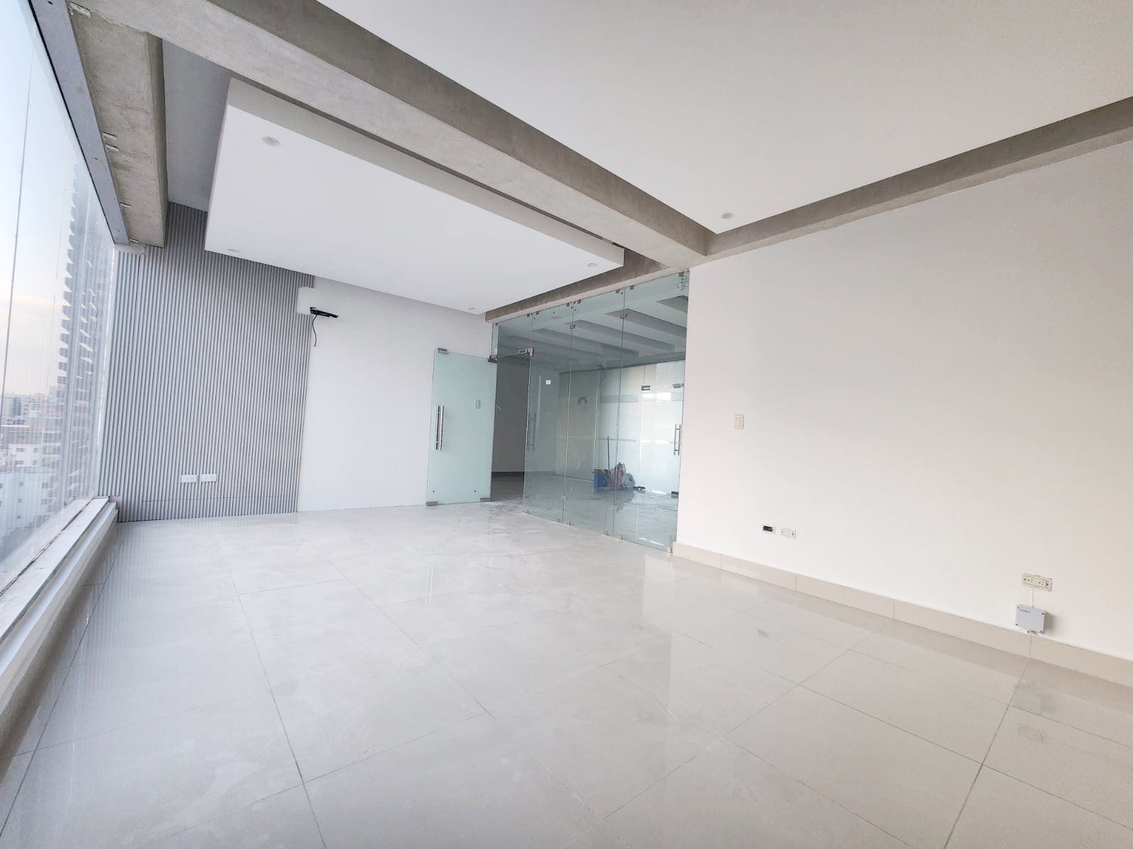 oficinas y locales comerciales - Local céntrico en Bella vista  2
