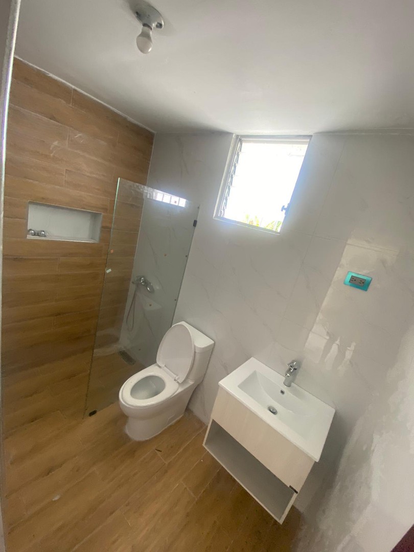 casas - Alquilo casa en Costa Verde   de 2 niveles 
3 HAB 
Precio: RD$60,000 6