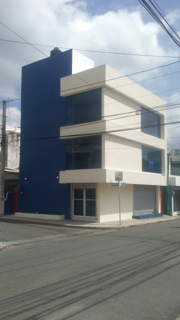 oficinas y locales comerciales - Se alquila edificio en Bonao.