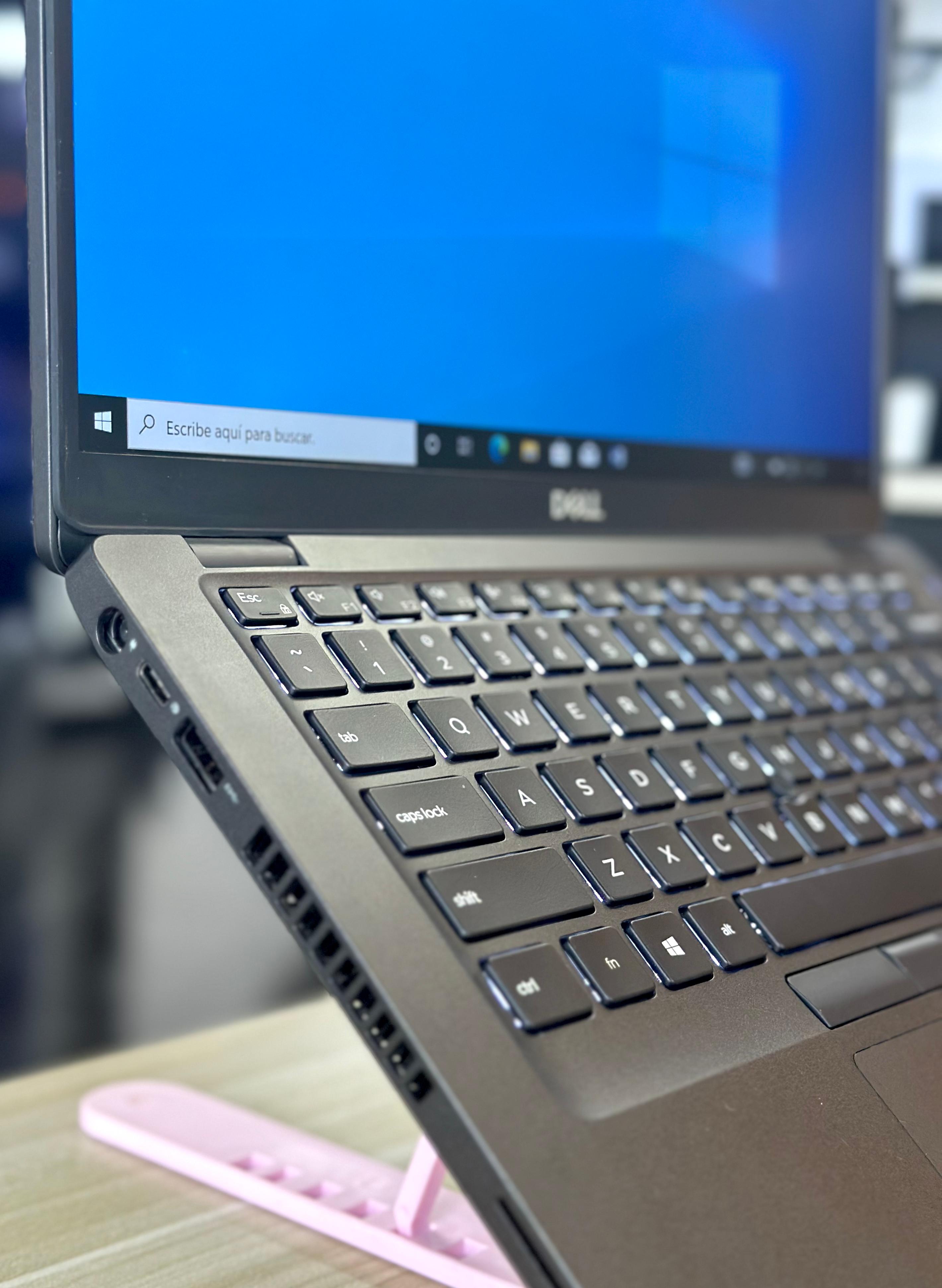 computadoras y laptops - Laptop Dell TOUCH i5 8va generacion 1