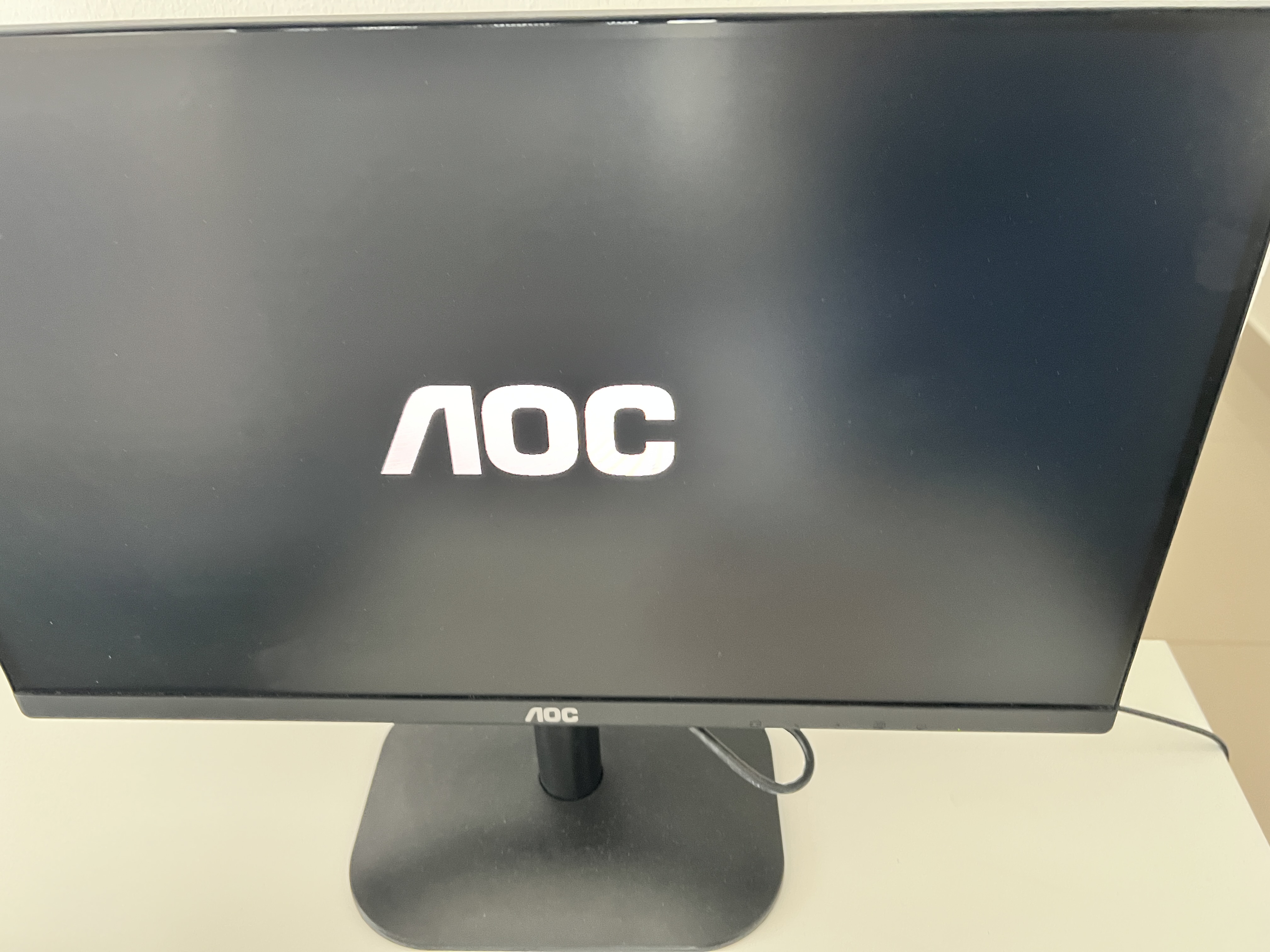 computadoras y laptops - 🖥️ Monitor AOC de 21.5"  3