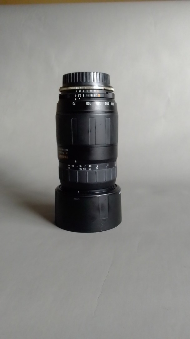 camaras y audio - Vendo Objetivo 75-300 F/4 para Nikon marca TAMRON con Auto Enfoque.