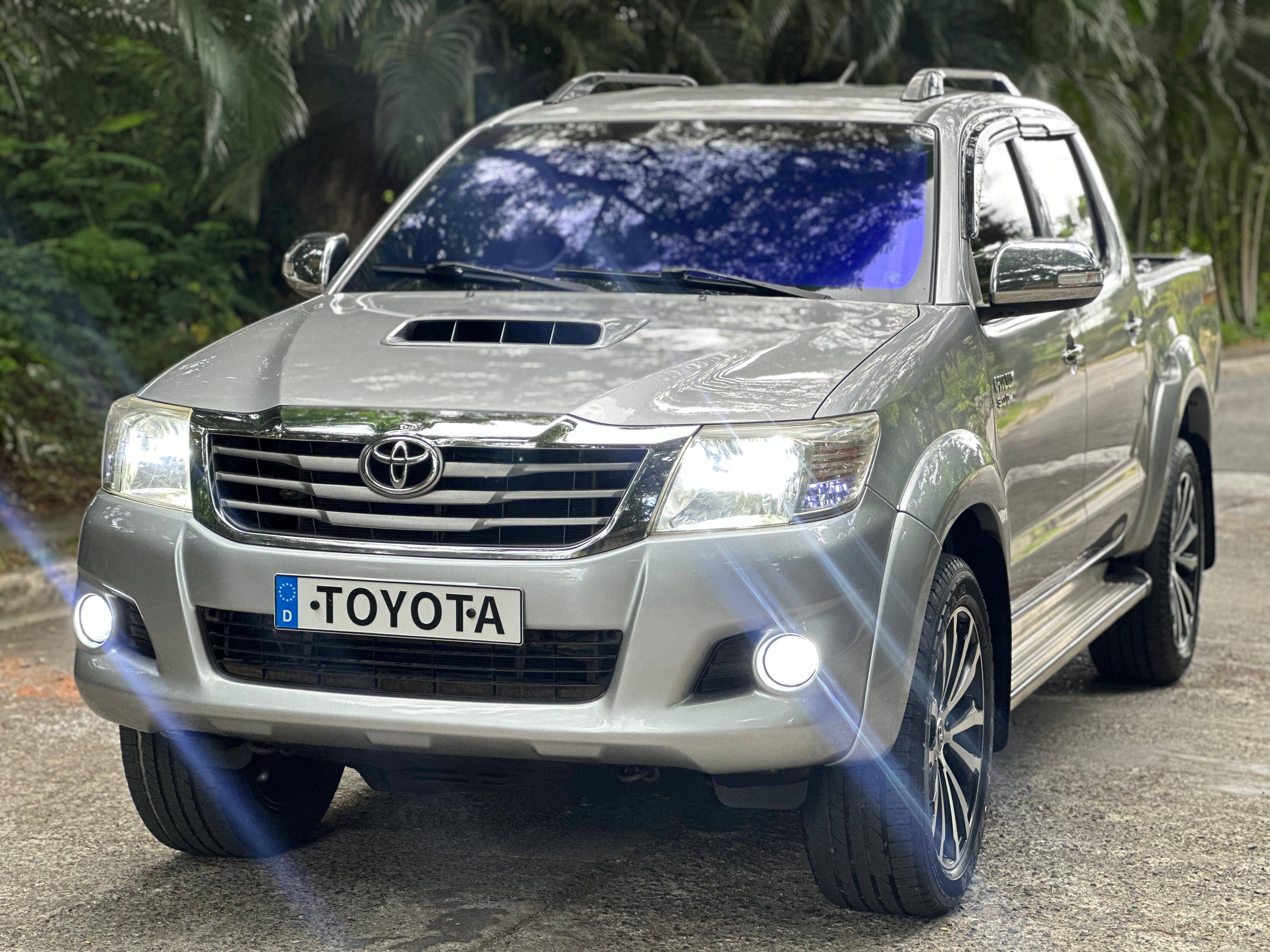 jeepetas y camionetas - Toyota hilux 2015 0