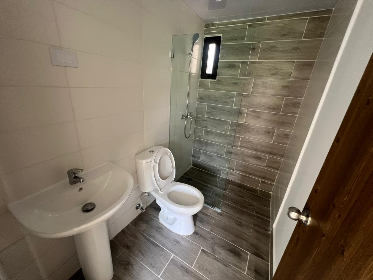 apartamentos - Se alquila apartamento prox a la Av. Charles de Gaulle detrás de la sirena 6