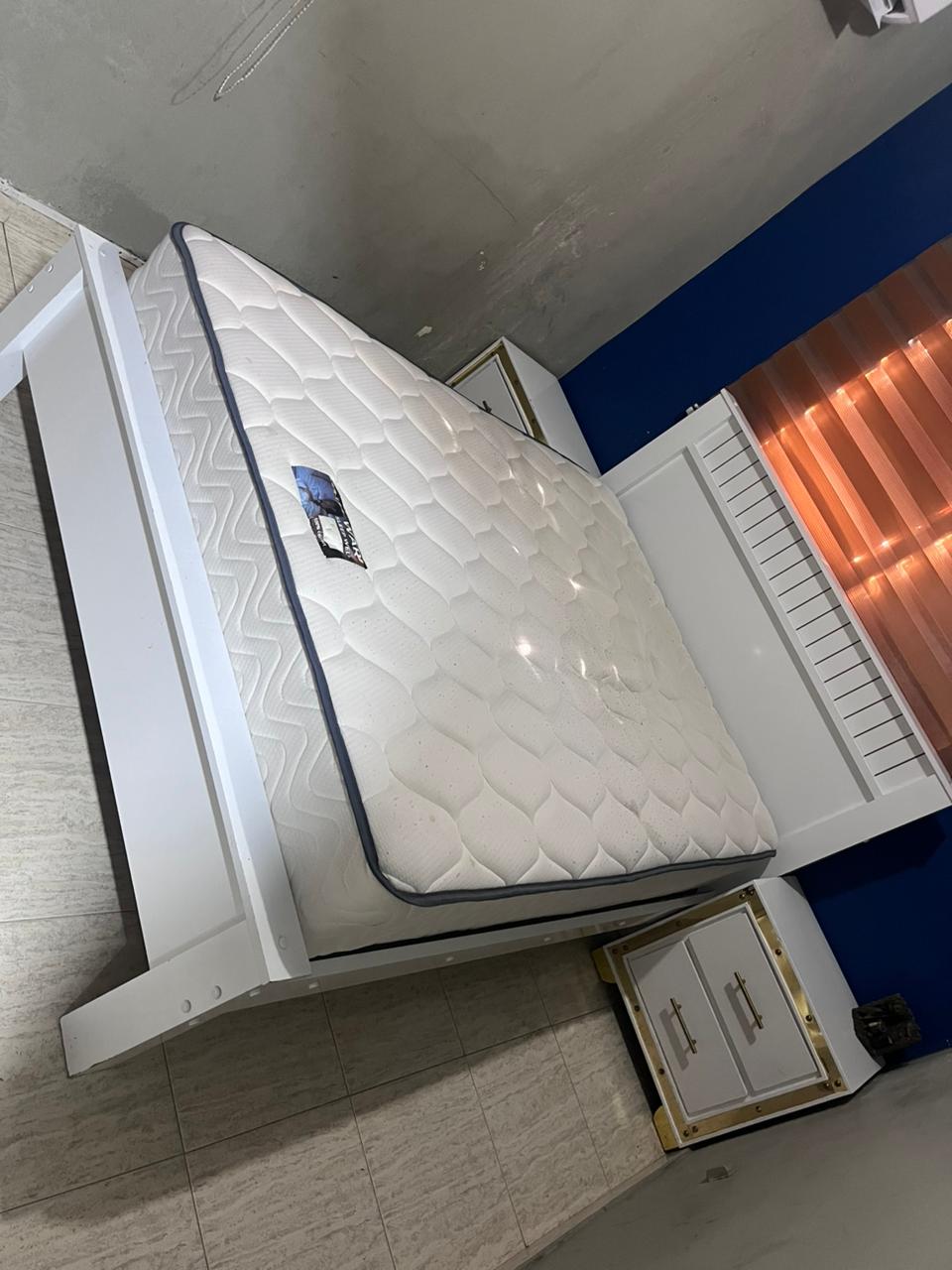 muebles y colchones - juego de cama, colchon memory foam y 2 mesas de noche 54''
