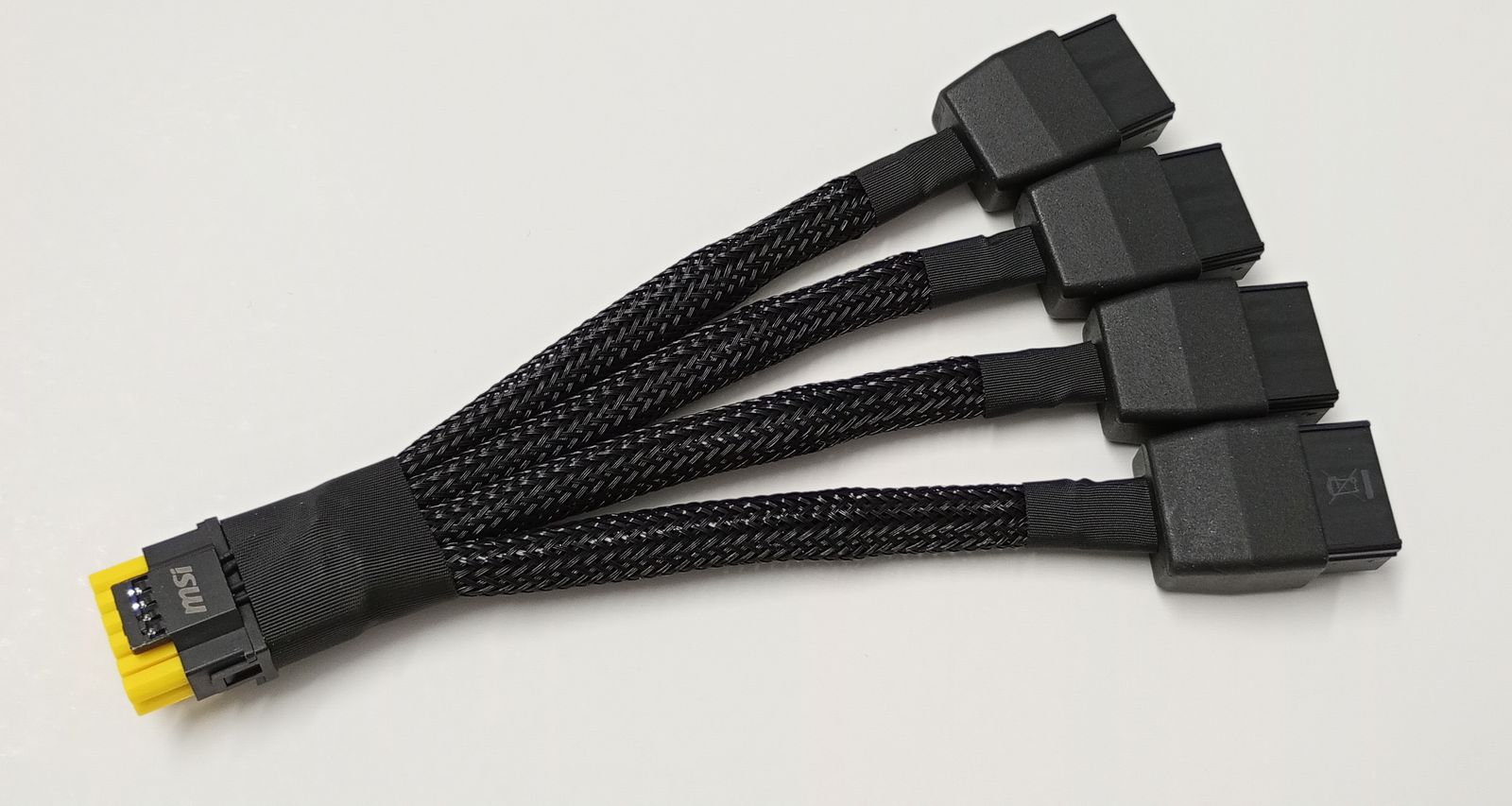 computadoras y laptops - Cable MSI 4x Pci-e 8-Pin to 2VHPWR for RTX 5090 1