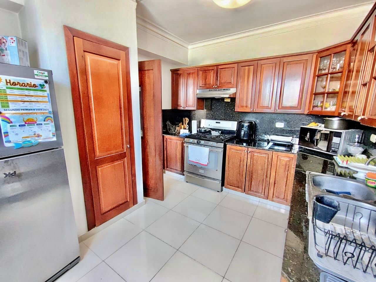apartamentos - Vendo en el millón tercer nivel tres hab 2.5 baños 5