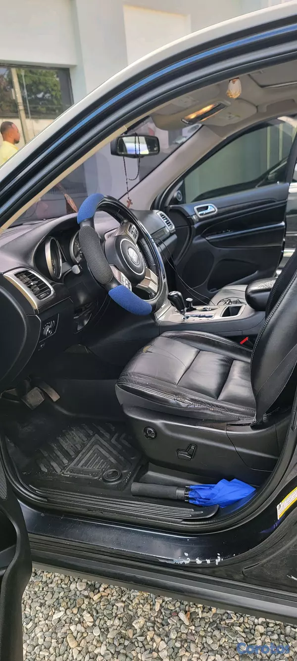 jeepetas y camionetas - JEEP GRAND CHEROKEE LAREDO 2012 6