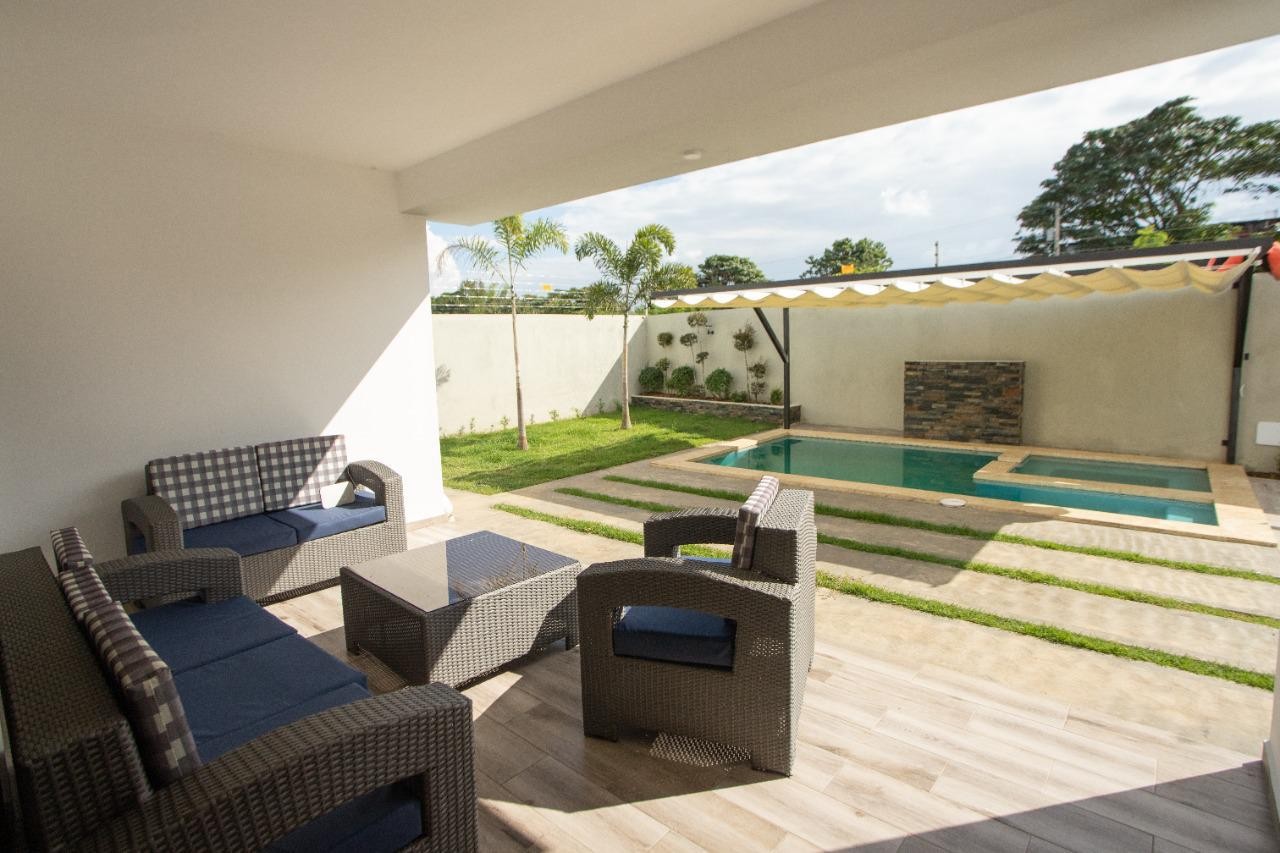 casas - Residencia/Casa con piscina  1