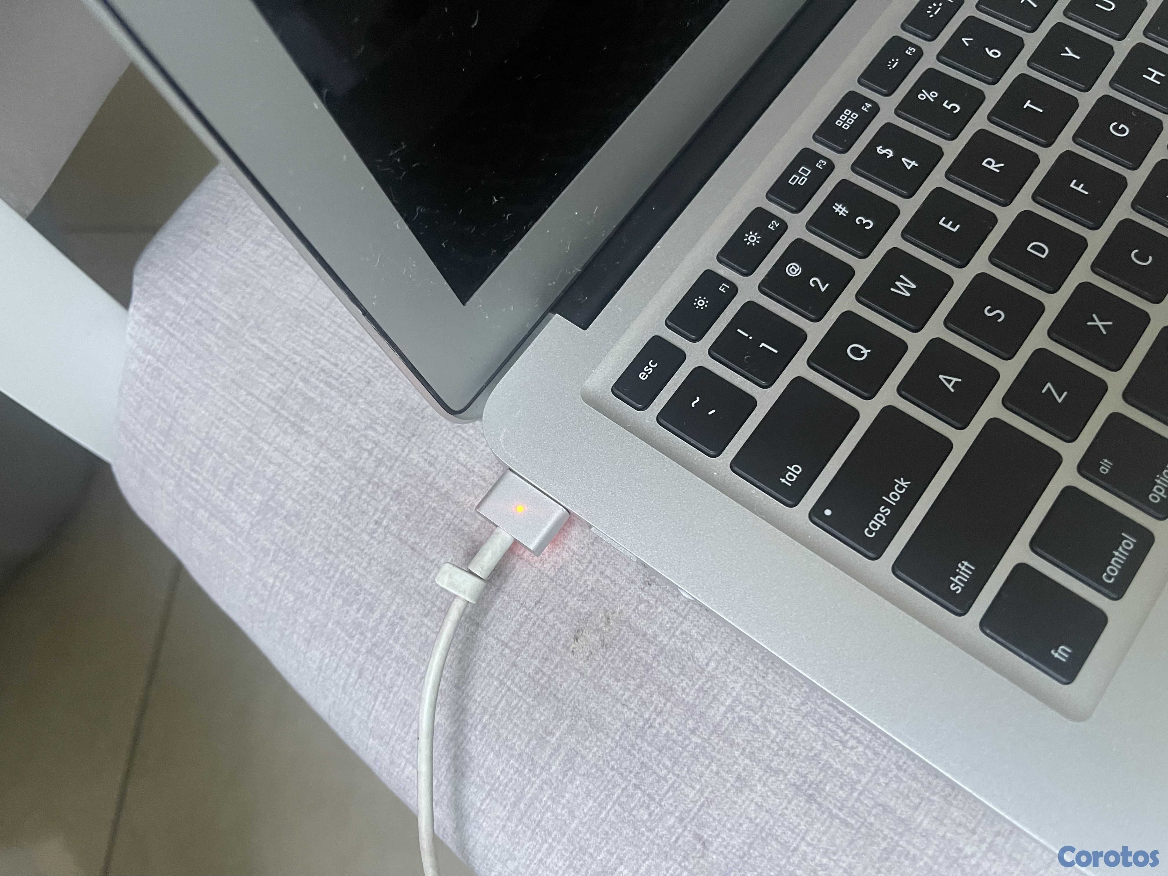 computadoras y laptops - Mac Book Air 2017 13 Pulgadas (Cargador Original - Usada)  4