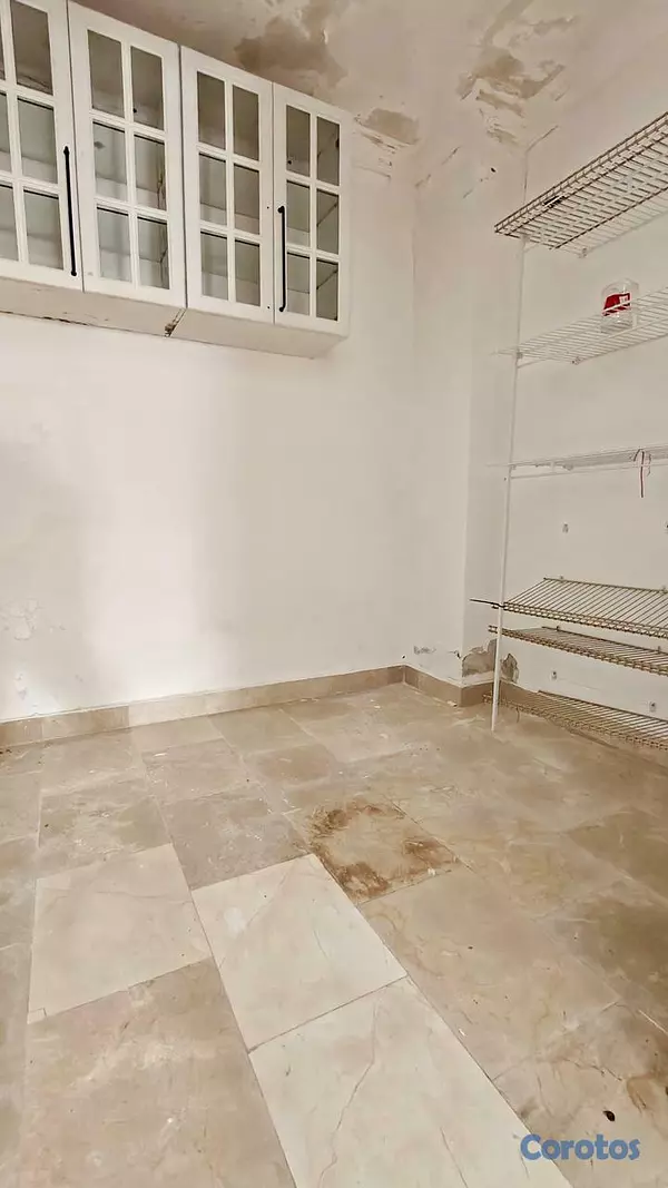 casas - Casa de dos niveles ubicada en el exclusivo sector 7