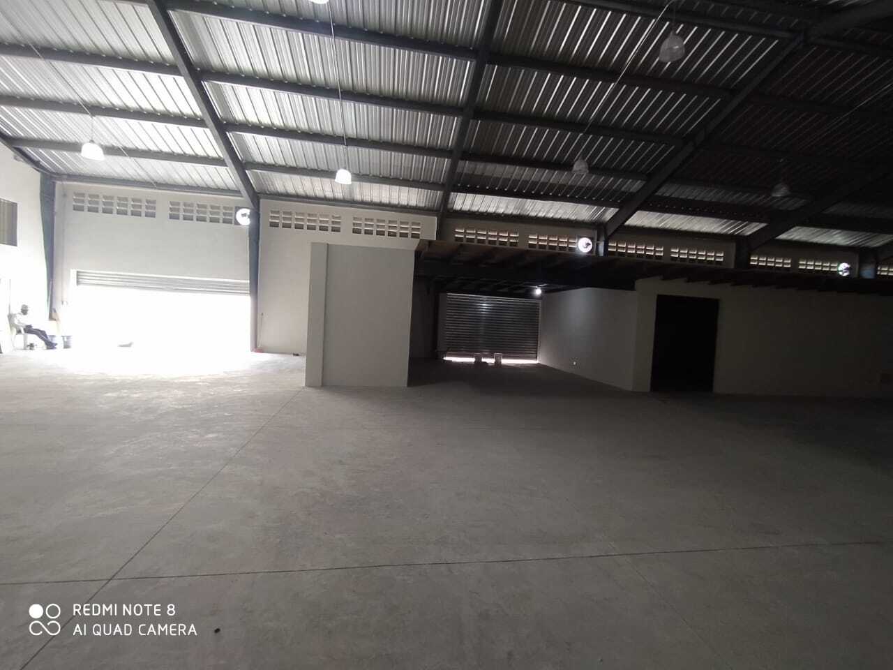 oficinas y locales comerciales - Rento nave industrial en santo domingo 5