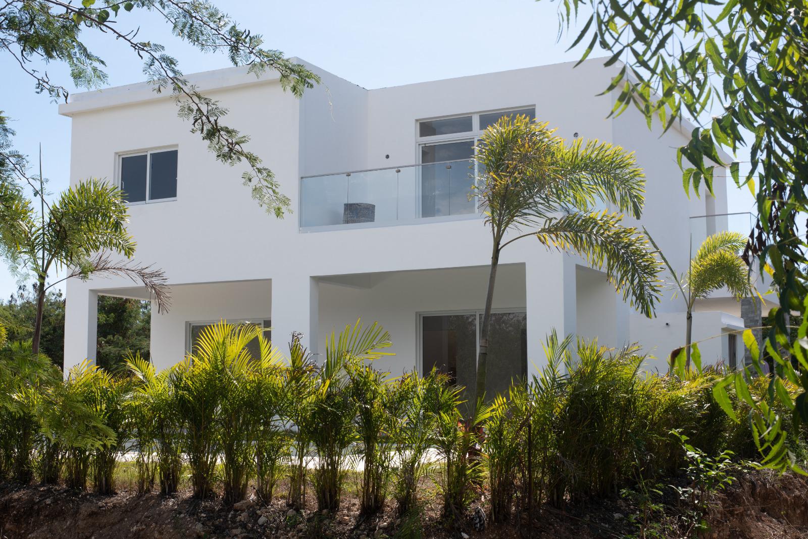 casas vacacionales y villas - VILLA DE 4 HABITACIONES CON PISCINA Y JARDÍN - CERCA DE LA PLAYA