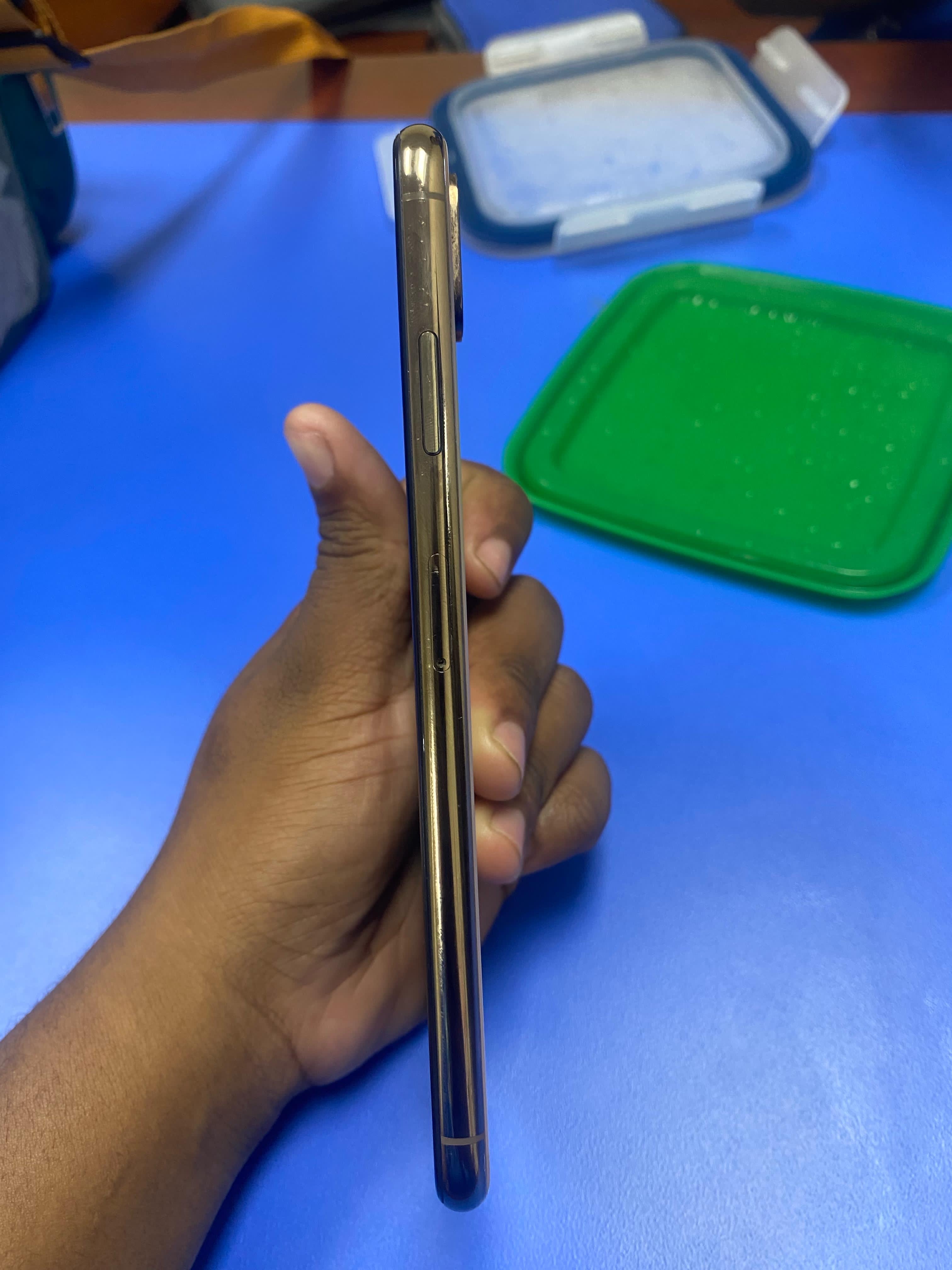 celulares y tabletas - Vendo IPHONE XS PRO MAX  4