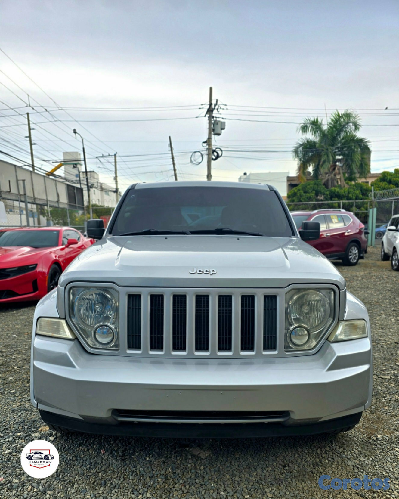 jeepetas y camionetas - JEEP LIBERTY 2012 4X4  5