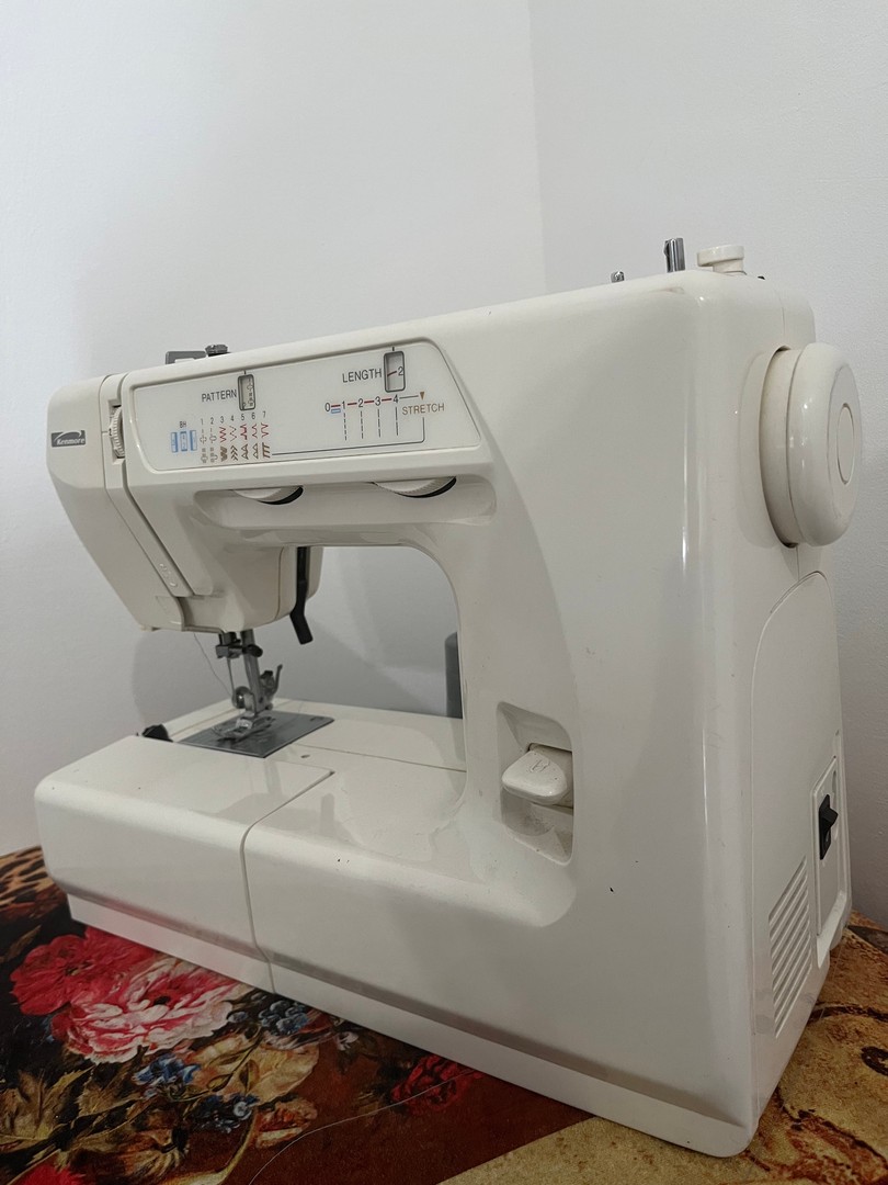 otros electronicos - Máquina de coser 4