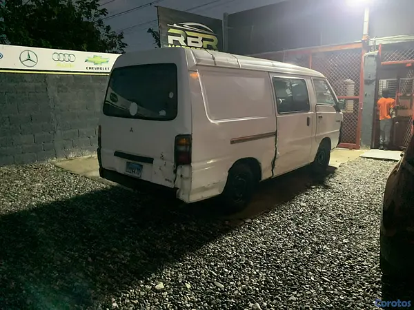 otros vehiculos - Mitsubishi L300 2