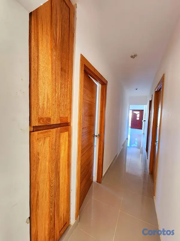 casas - Rento espectacular casa en 2do nivel Av. Independe 20