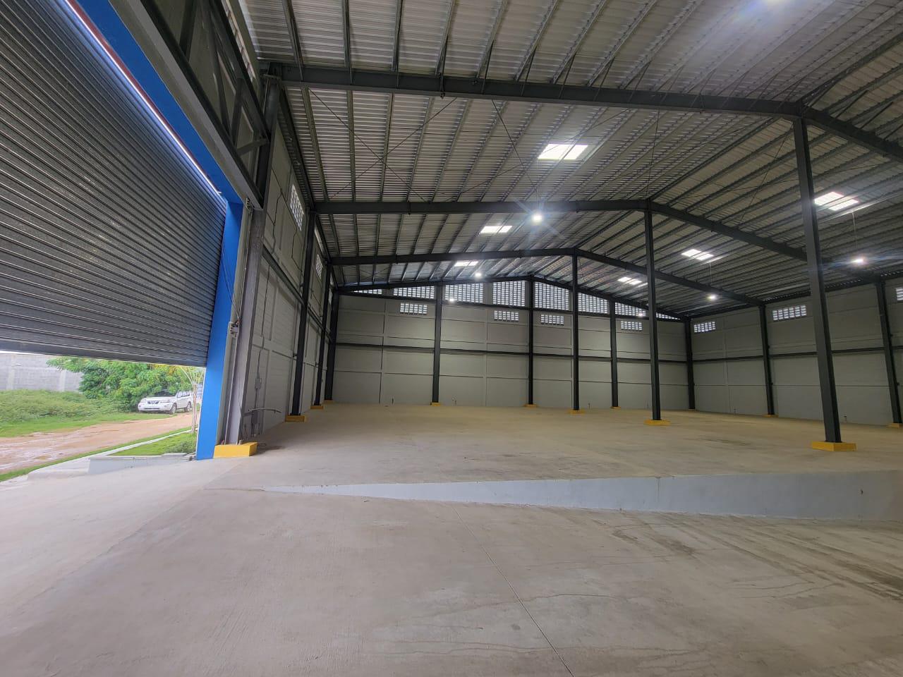 otros inmuebles - Alquiler y venta de Nave Industrial en sector Engombre 7