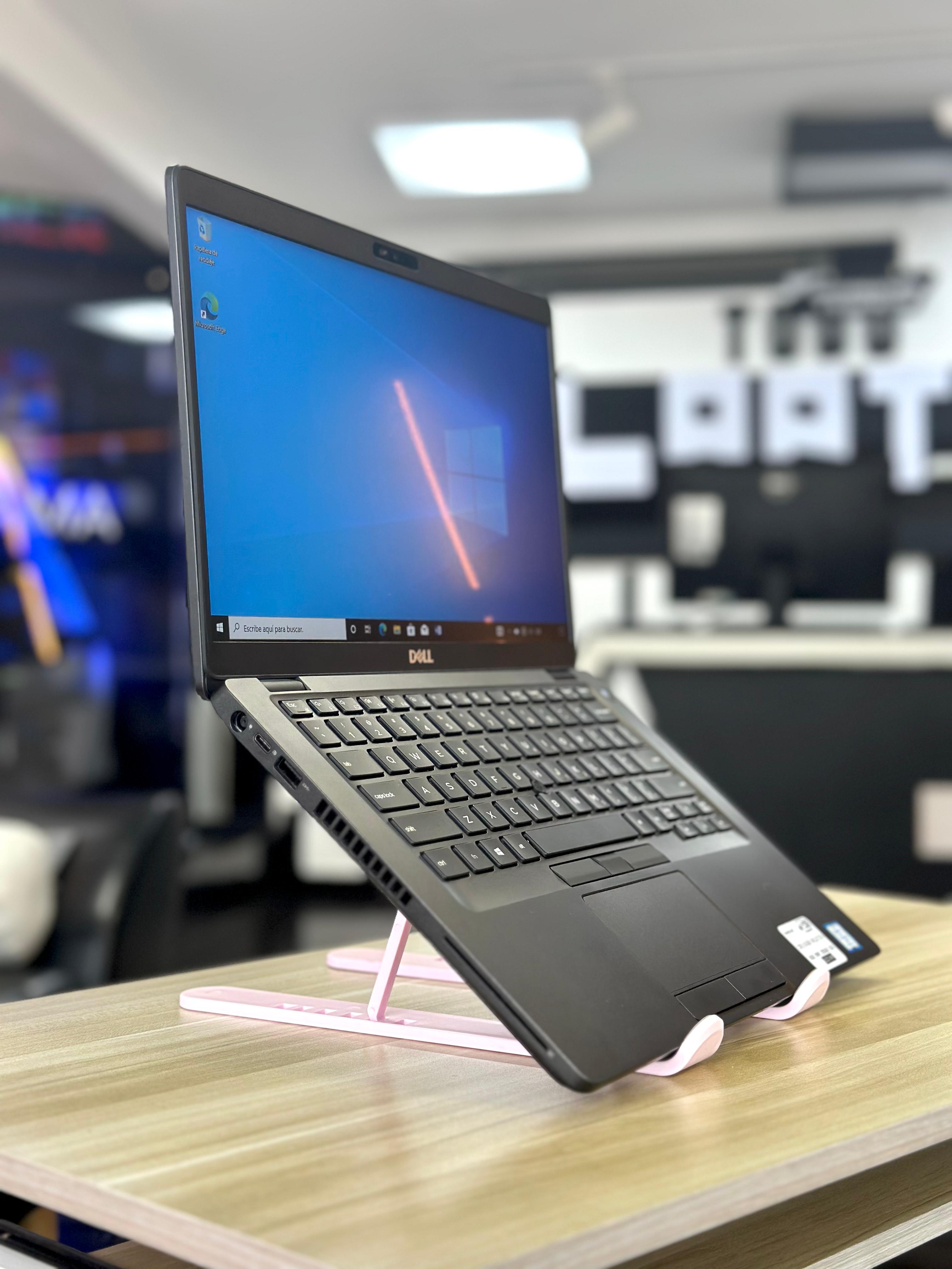 computadoras y laptops - Laptop Dell TOUCH i5 8va generacion