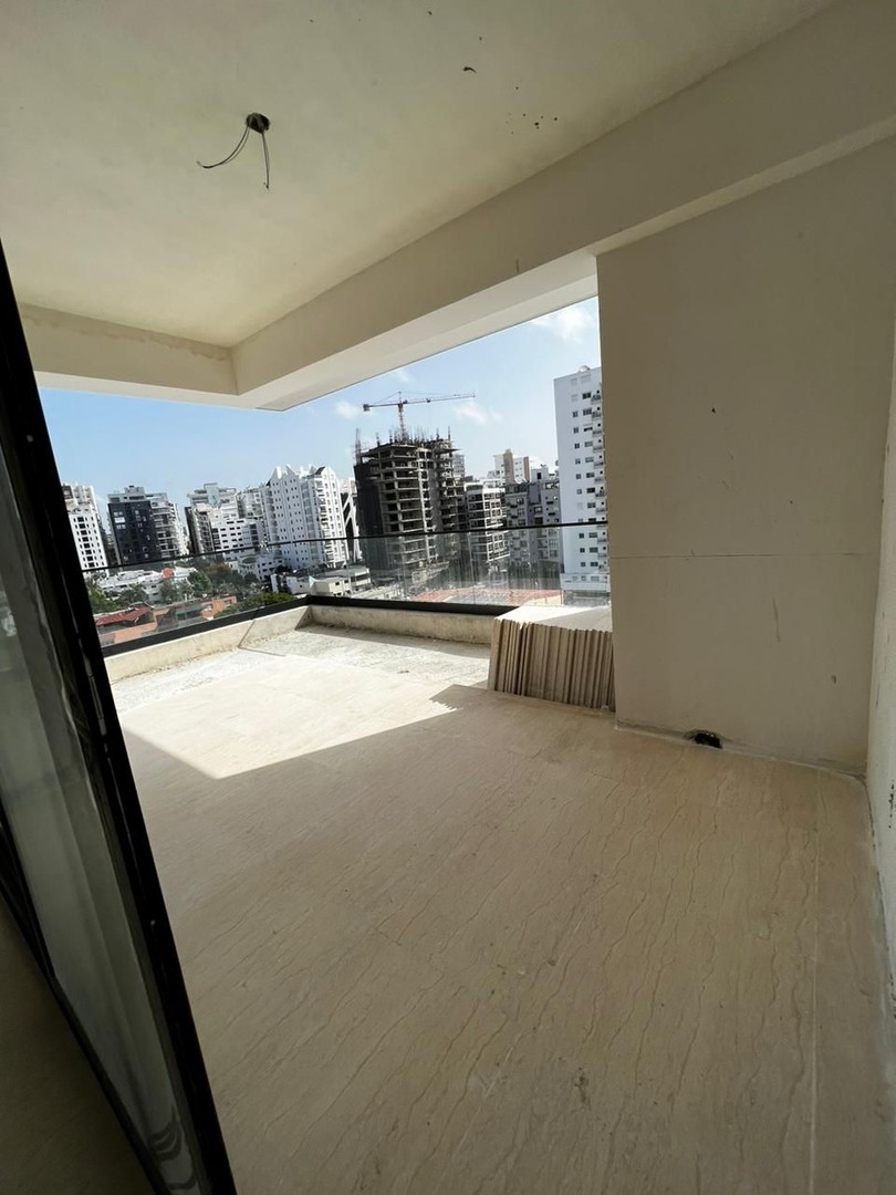 apartamentos - Naco 1 x nivel 245m2 3 habitaciones 3.5 banos estudio family balcon