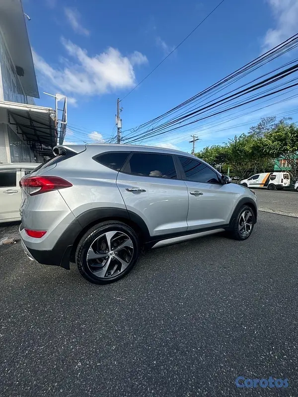 jeepetas y camionetas - Hyundai Tucson 2017 gris 3
