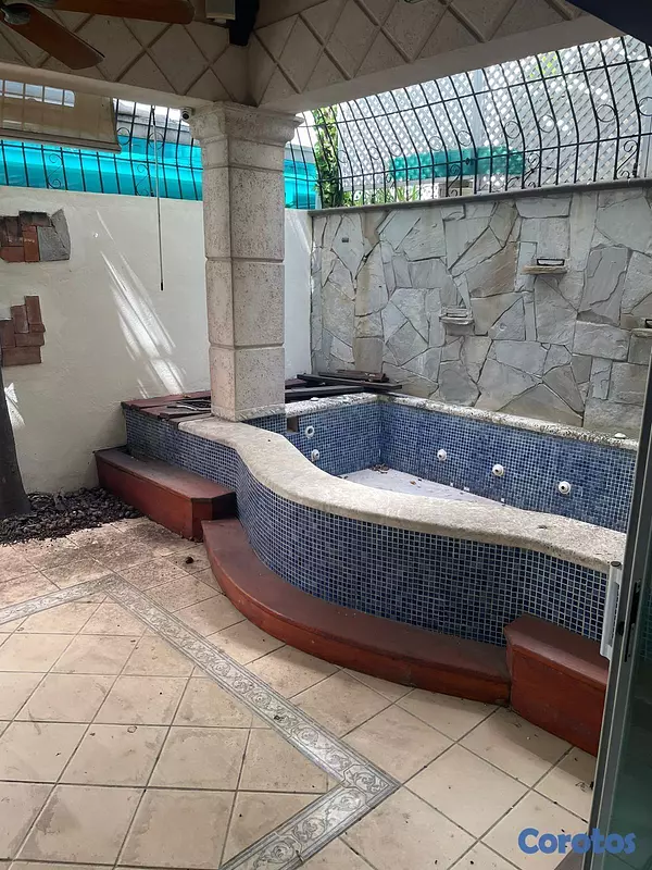 casas - Casa en Piantini para Reformar en Proyecto  7