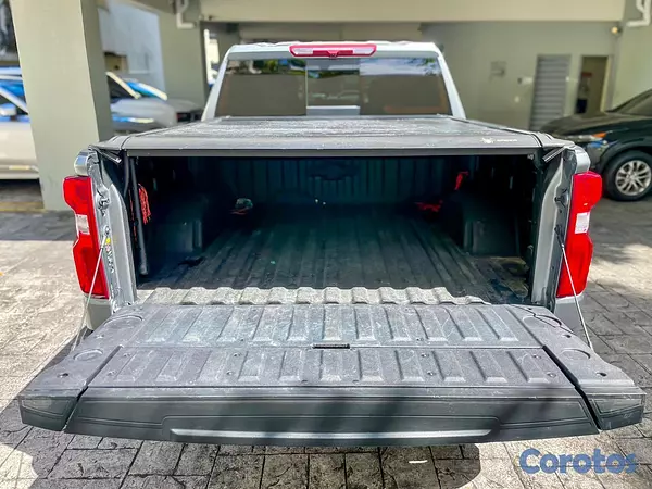 jeepetas y camionetas - Chevrolet Silverado High Country 2025 6