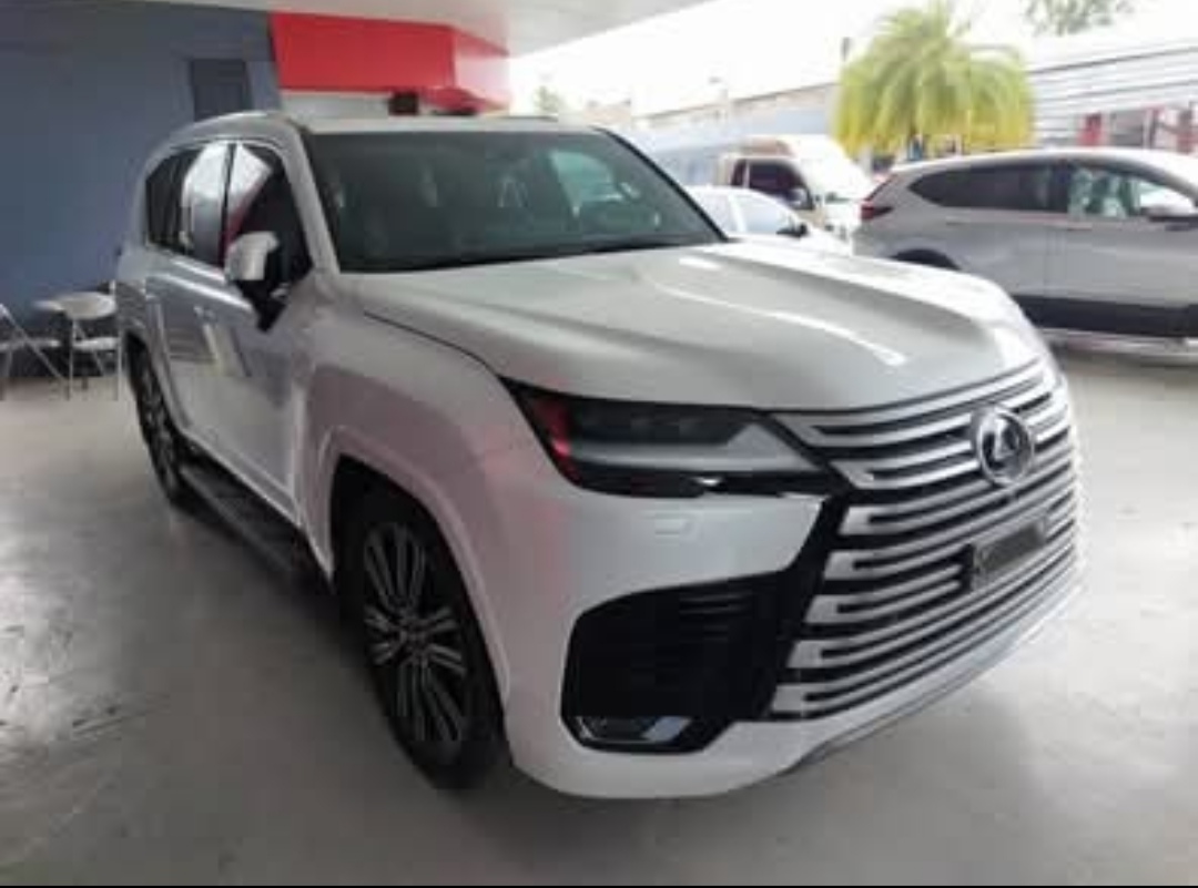 jeepetas y camionetas - 2023 Lexus LX 600 Luxury 