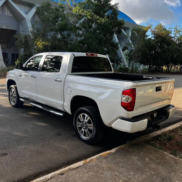 jeepetas y camionetas - Toyota tundra platinum 2017 1