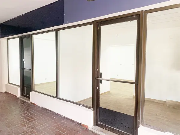 oficinas y locales comerciales - Local céntrico en Piantini 2