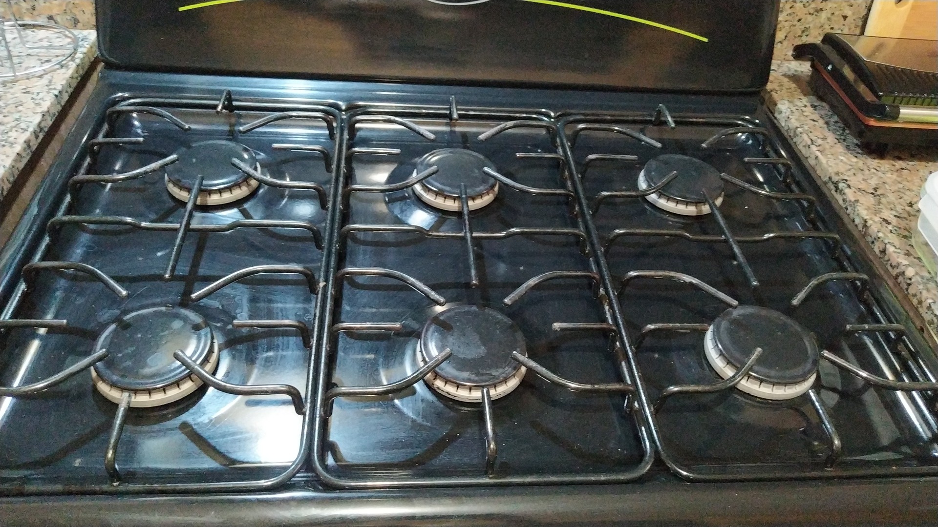 cocina - Estufa de gas marca  Cetron negra 6 Hornillas Con encendido eléctrico  1