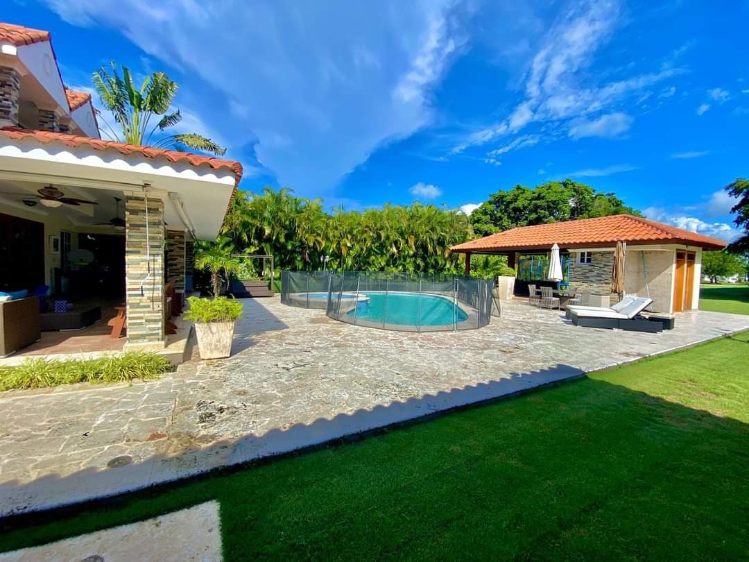 casas vacacionales y villas - SE VENDE  Lujosa Villa Familiar con 1,200 Mts. 1