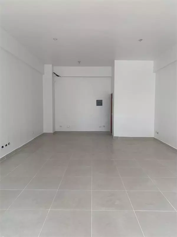 oficinas y locales comerciales - Local céntrico en Piantini 4