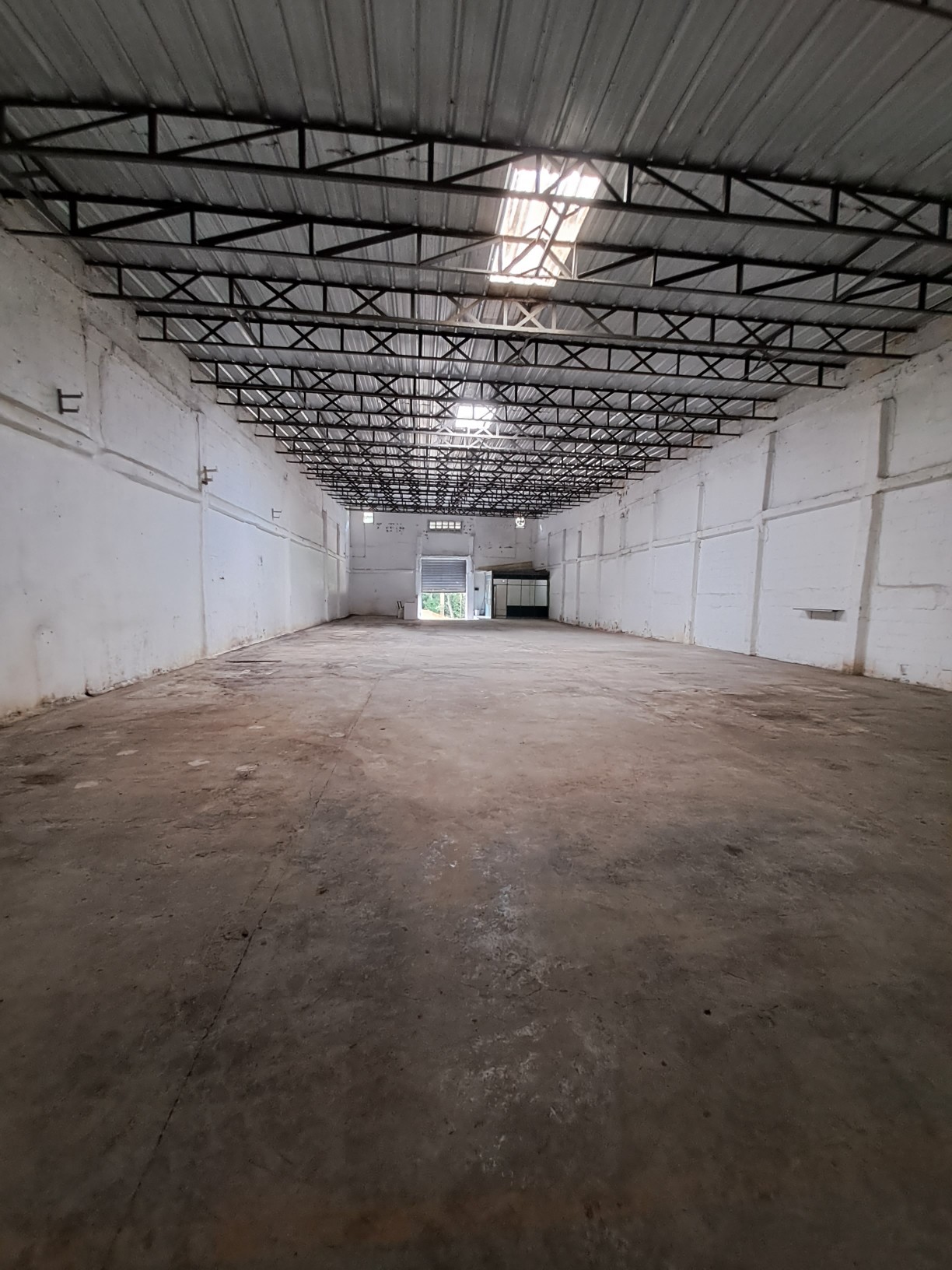 otros inmuebles - Alquilo nave 900mts av monumental proximo al ole