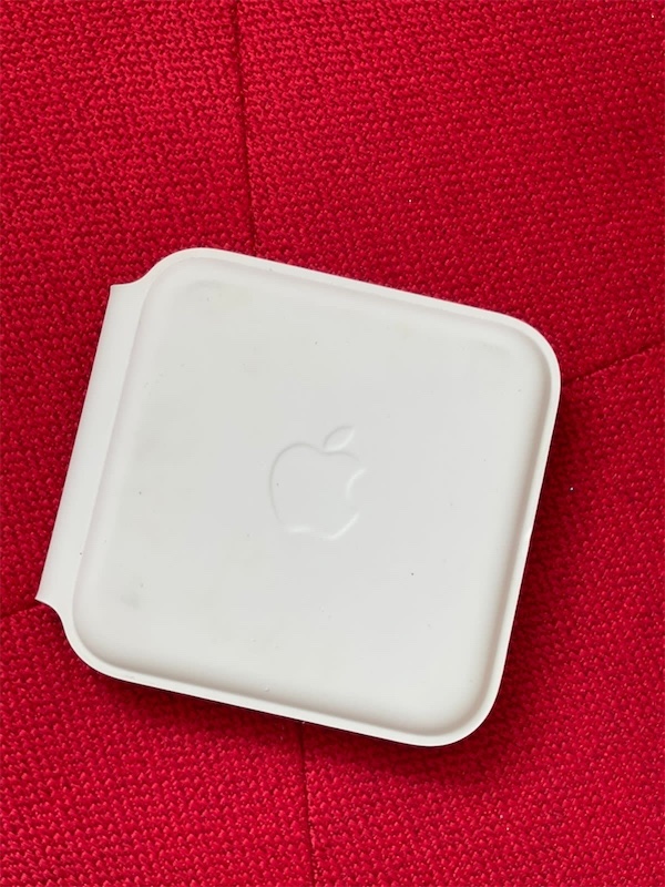 accesorios para electronica - Se Vende MagSafe, (Cargador DUO de IPhone y Smart Watch original de la Apple).