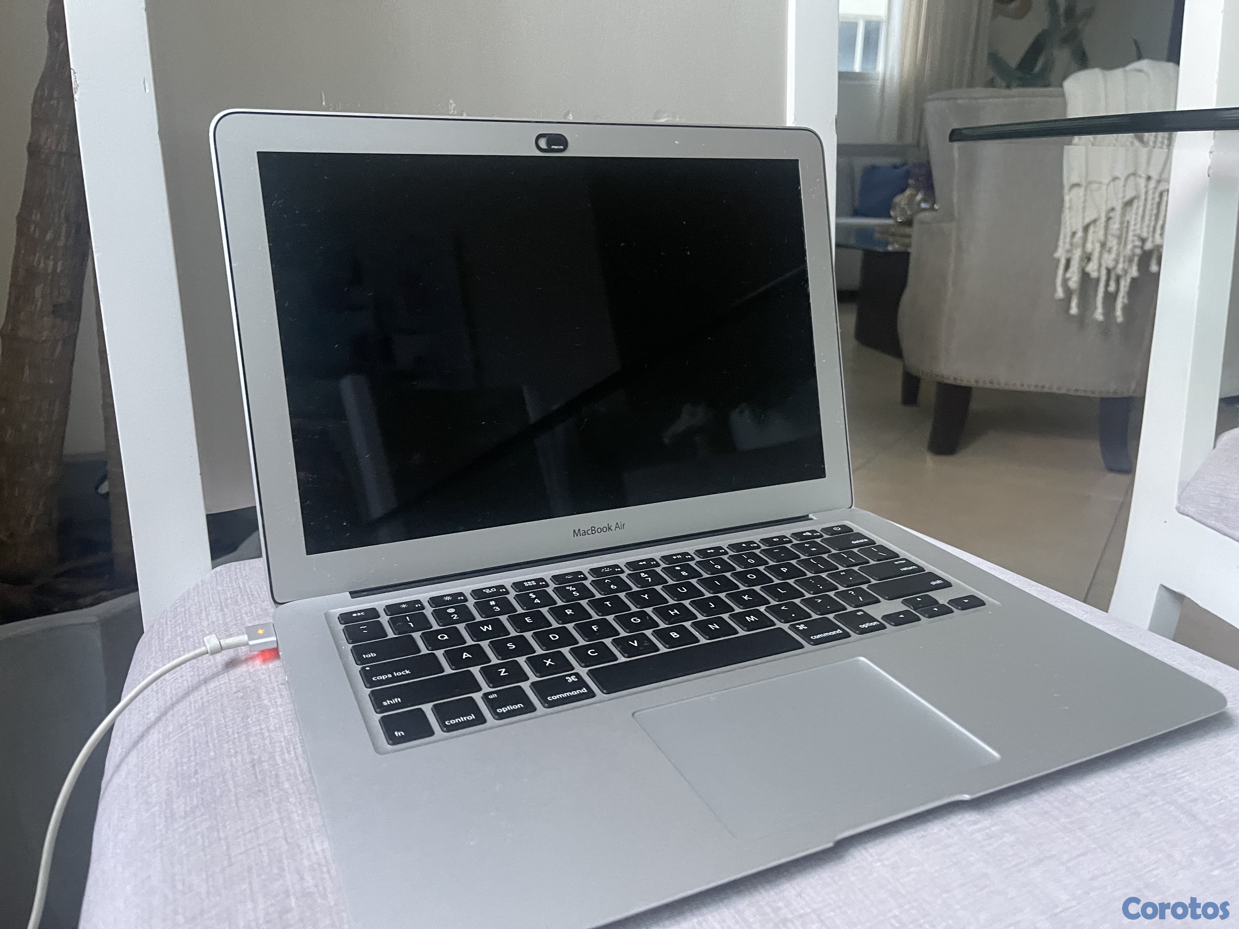 computadoras y laptops - Mac Book Air 2017 13 Pulgadas (Cargador Original - Usada)  5