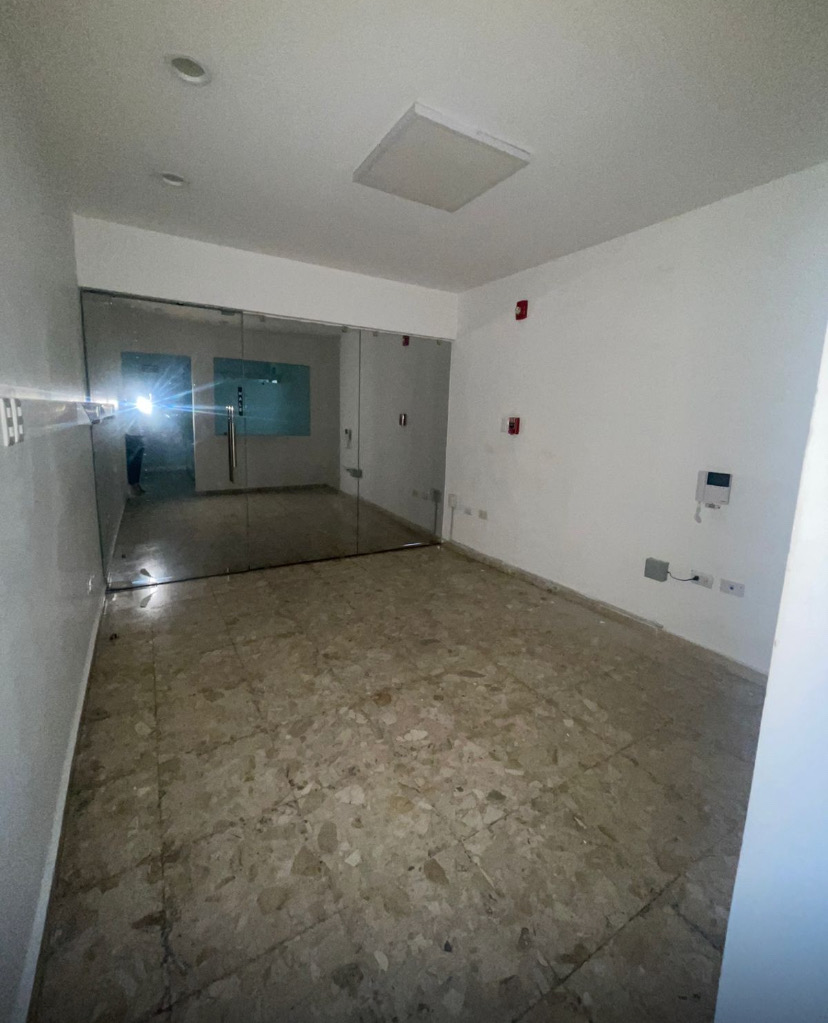 oficinas y locales comerciales -  Se alquila  4