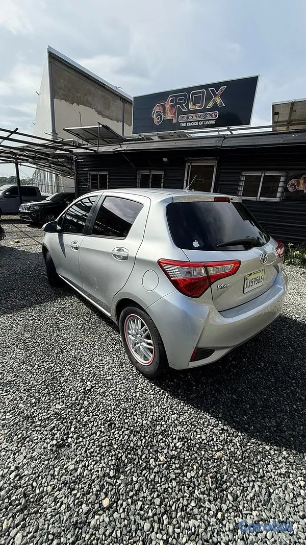 carros - Toyota Vitz 2018 4x4 10
