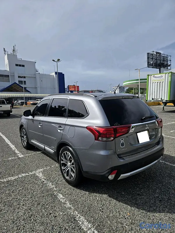 jeepetas y camionetas - Mitsubishi outlander  7