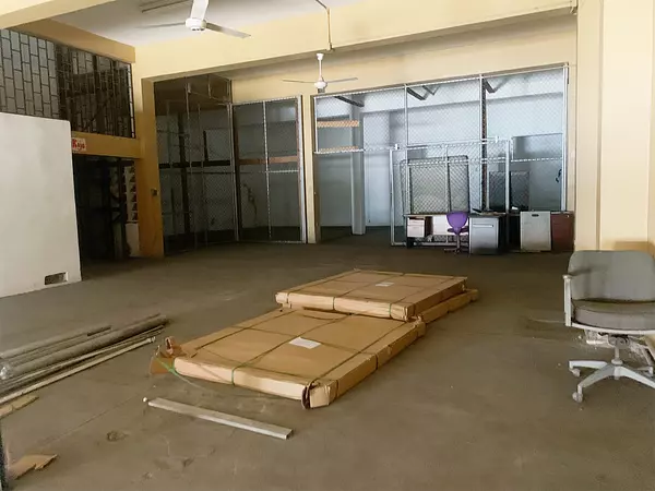 oficinas y locales comerciales - Local amplio y céntrico  4