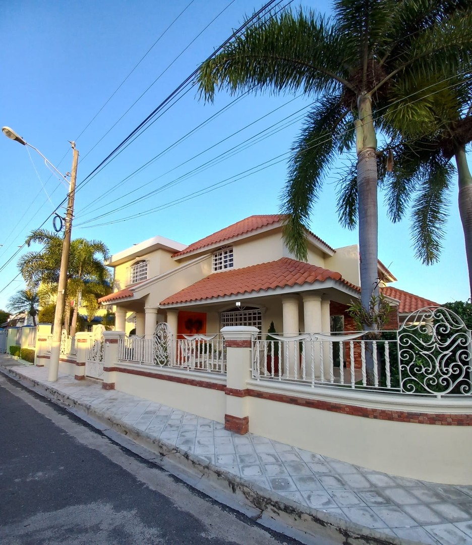 casas - Bonita Casa de 2 Niveles en Villa Estela, Moca 
