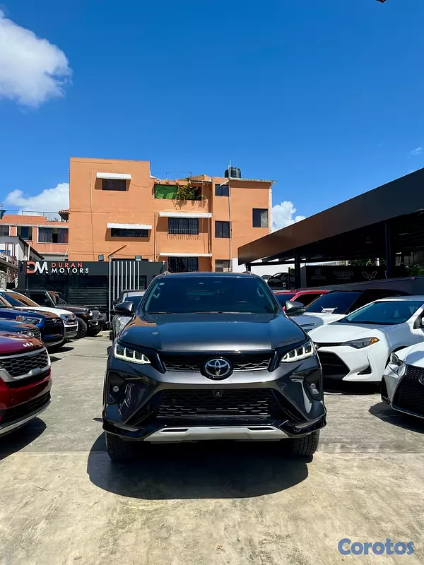 jeepetas y camionetas - Toyota Fortuner Diamond TSS 2023 3
